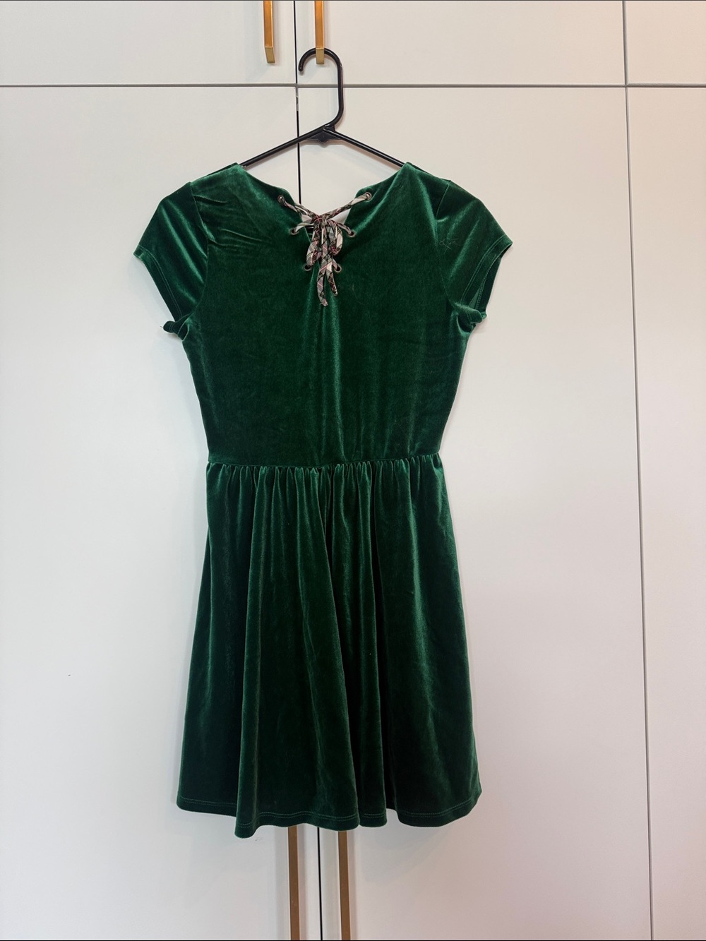 Girls' Emerald Green Velvet Lace-Up Holiday Dress